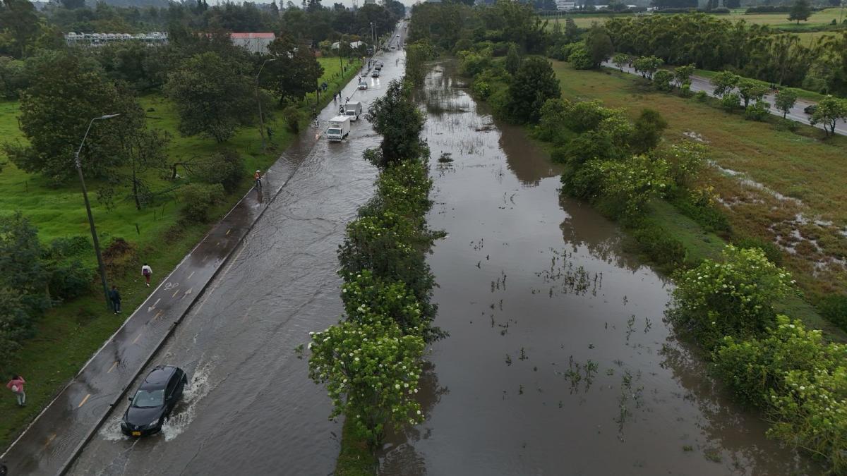 Inundaciones en la Autopista Norte causaron desvíos en entrada a Bogotá desde Chía y Cajicá