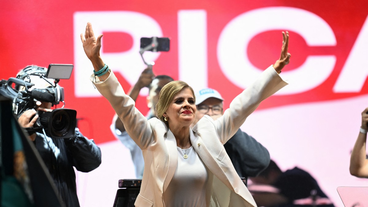 Quién es Laura Fernández, la nueva presidenta electa de Costa Rica que ganó en primera ronda con la promesa de 'mano dura' contra el crimen