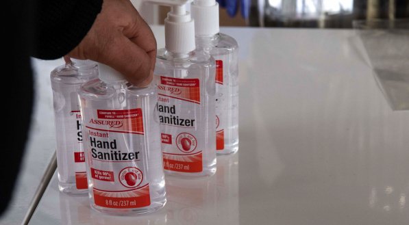 Consumidores denunciam aumento de até 400% em preços do álcool e máscaras ao Procon Recife