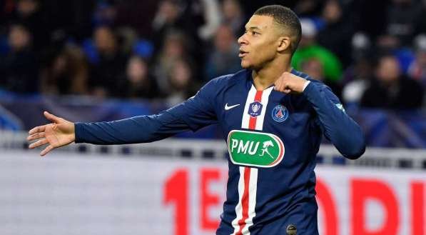Mbappé passa por exame após suspeita de coronavírus