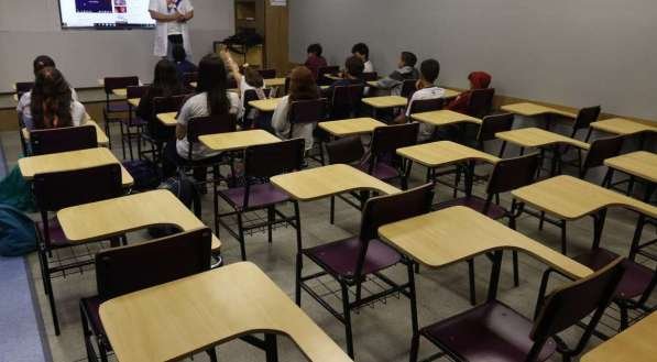 Escolas particulares do Recife tem presença reduzida de alunos nesta segunda por causa do coronavírus