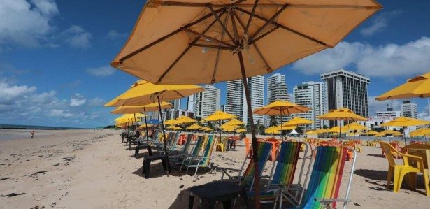 Apesar do tempo chuvoso, comércio de praia tem melhores expectativas para reabertura nos fins de semana