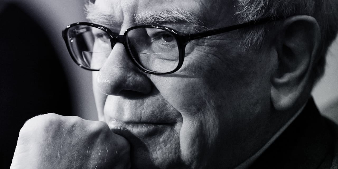 Berkshire Hathaway and 2 Other Companies Sitting on Mountains of Cash
