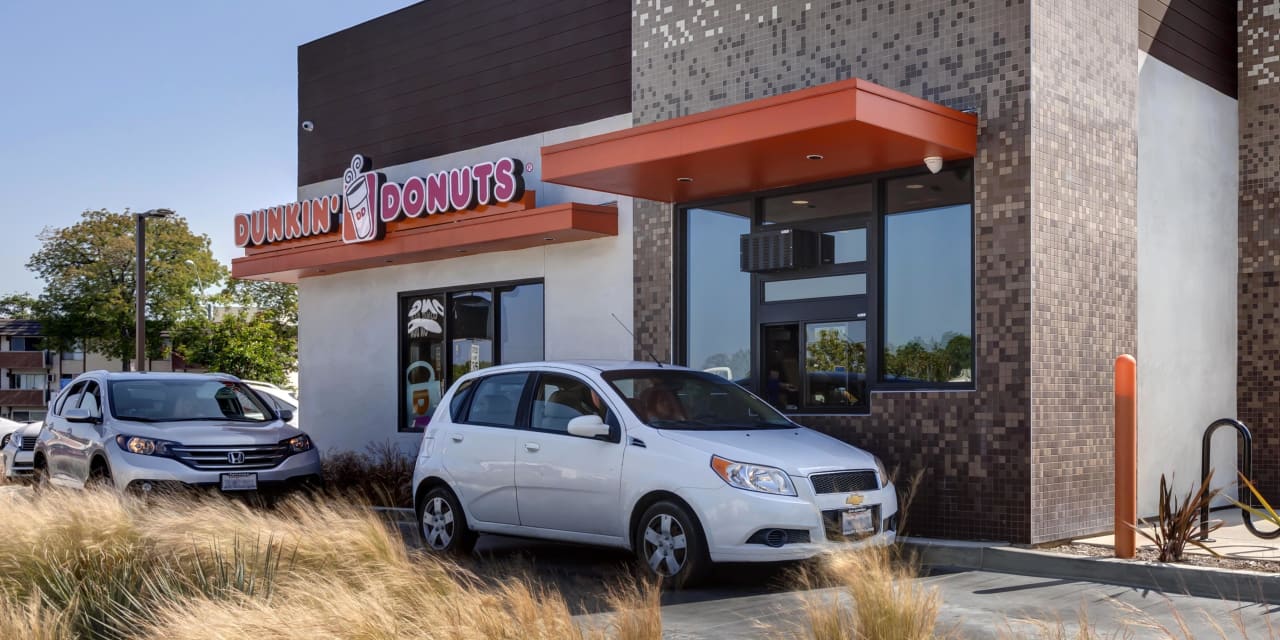 Dunkin’ Donuts Is a Drive-Thru Star. It’s Great for the Pandemic Era, Analyst Says.