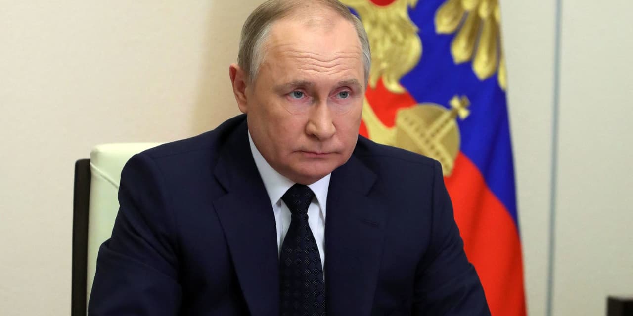 Crude Oil Prices Tick Higher After Putin Threatens to Let Europe 'Freeze'