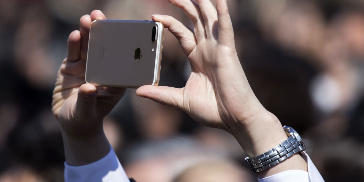 Apple Stock Has Dipped. Tariffs Could Hurt the iPhone. Even Bulls Are Getting Worried.