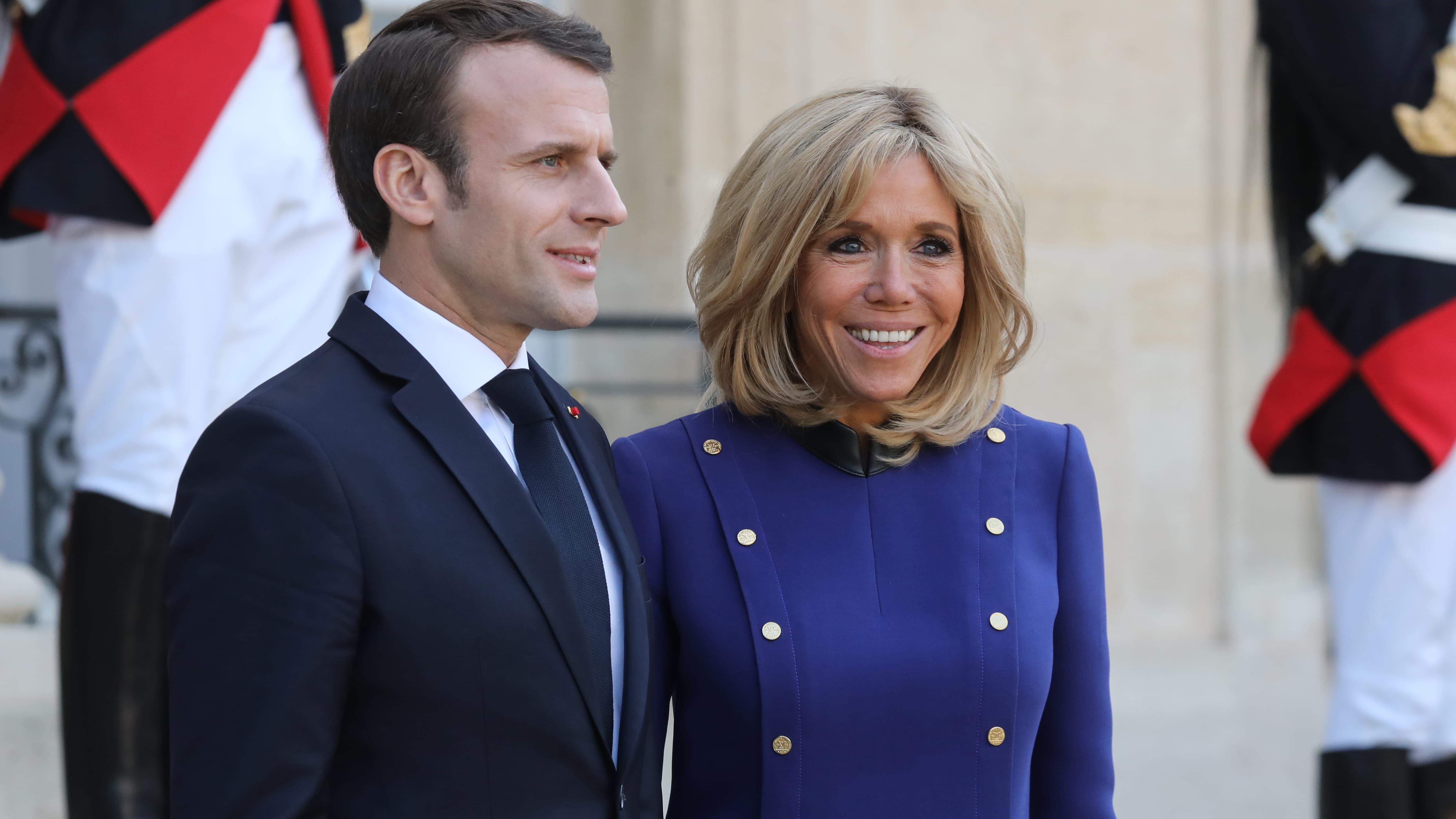 Emmanuel et Brigitte Macron au théâtre pour inciter les Français à sortir malgré le coronavirus
