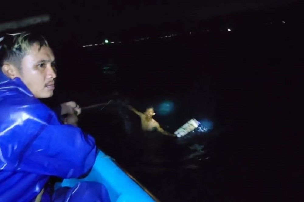 Kapal Nelayan Karam di Pantai Santolo Garut, ABK Terombang-ambing di Lautan