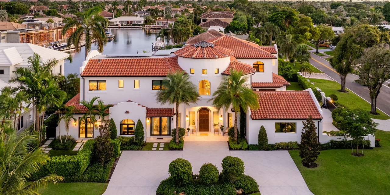 Hollywood Hills-Style House in South Florida Stands out in a Sea of New ‘White Shell Boxes’ - Mansion Global