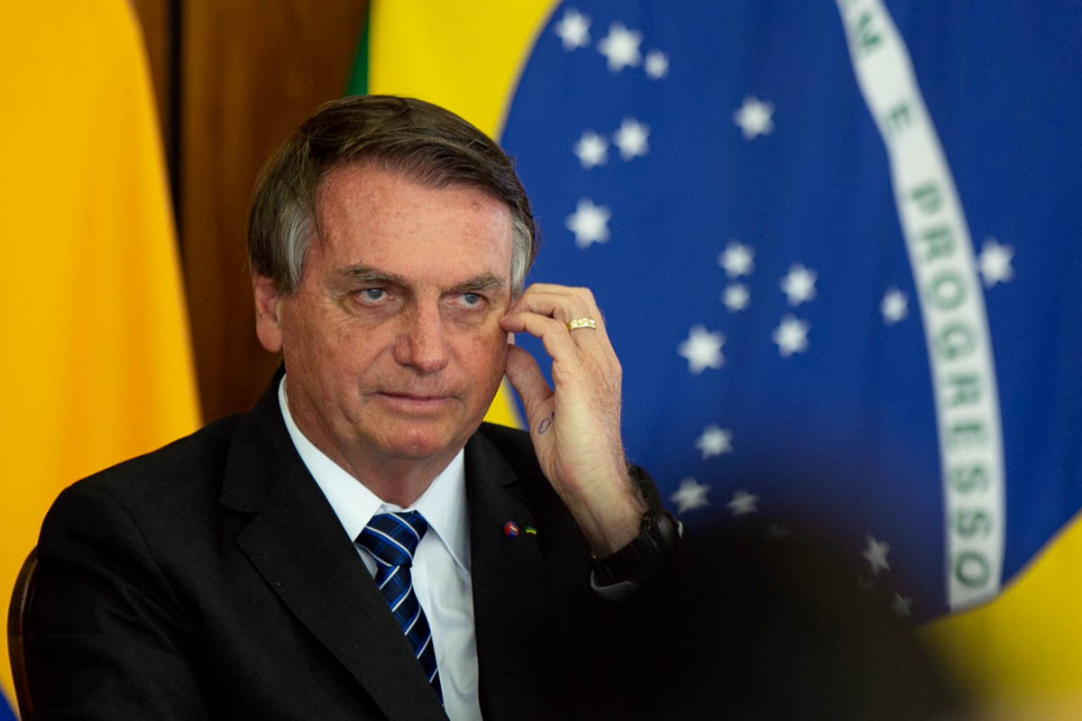 Bolsonaro diz que "ripou todo mundo do Iphan" por barrar obra de Hang