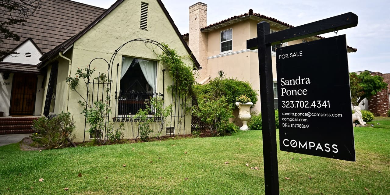 Mortgage rates fall below 6% for the first time since 2022, giving buyers a glimpse of affordability - MarketWatch