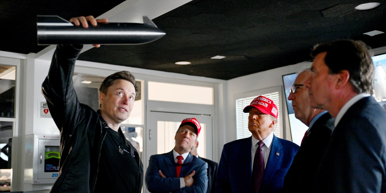 Exclusive | Elon Musk’s SpaceX Set to Win $2 Billion Pentagon Satellite Deal - WSJ