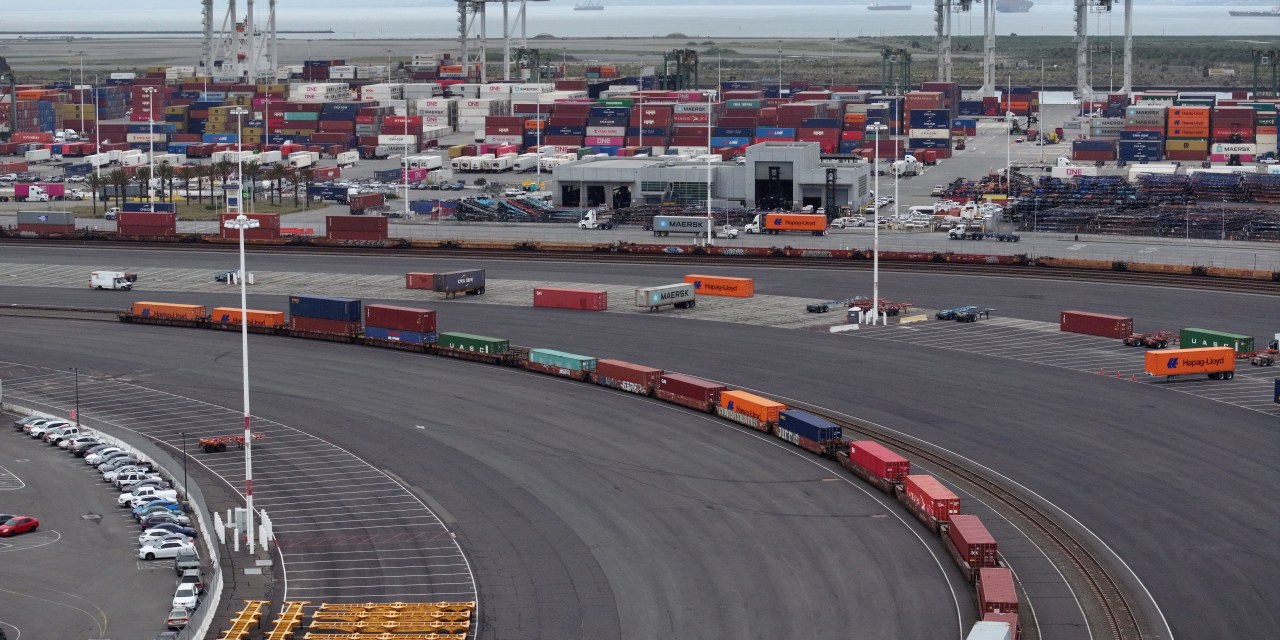 Exclusive | Trump White House Considers Slashing China Tariffs to De-Escalate Trade War - WSJ
