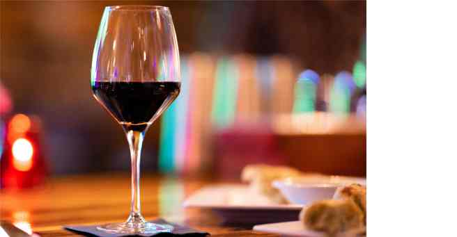 Guida Oro I Vini di Veronelli 2024, quali sono i migliori vini d’Italia Cook - Cucina Corriere.it