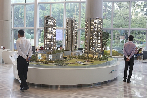 Central Bank Raises Reverse Repo Rates in Bid to Cool Housing Market - Caixin Global