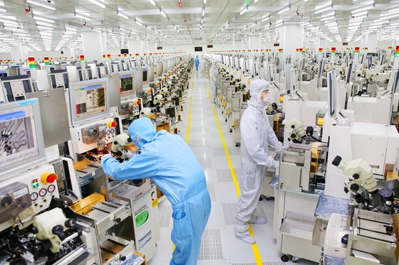 The Wake-Up Call for China’s Chip Industry - Caixin Global