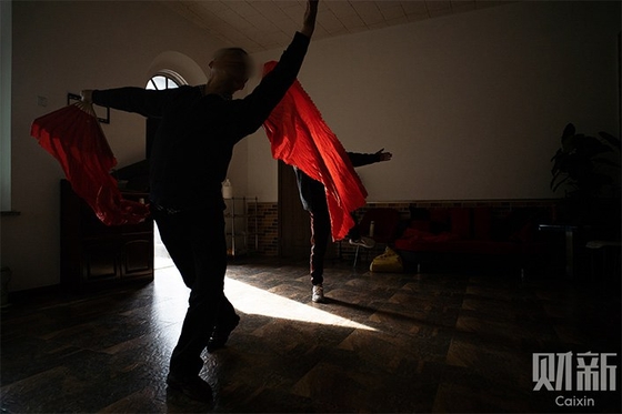 Photo Essay: HIV Patients Live Quiet Lives in Fear of Discrimination - Caixin Global