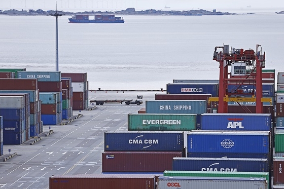 Cost of Sea Freight From China Continues to Fall Off Record High - Caixin Global