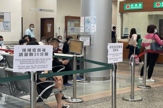 Chinese Mainlanders Rush to Macao for mRNA Vaccinations - Caixin Global