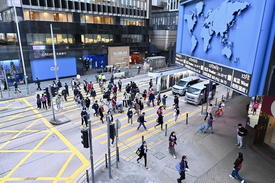 Hong Kong Greenlights 1,400 Visas in Drive to Lure Skilled Professionals - Caixin Global