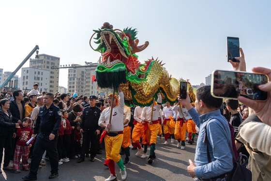 China Lunar New Year Tourism Spending Hits Record $116 Billion - Caixin Global