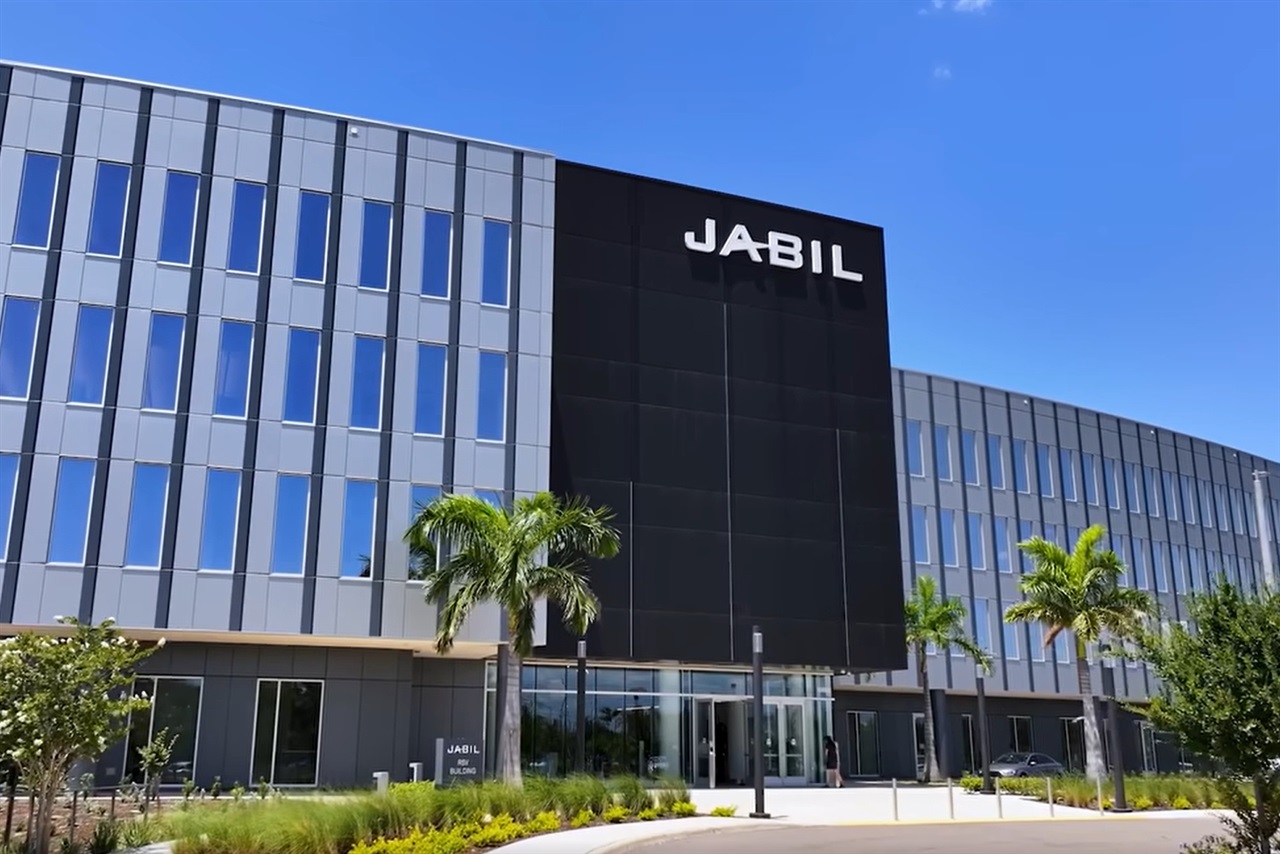 Jabil names longtime director Steve Raymund chair