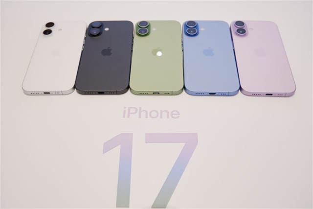 Apple boosts high-end iPhone share as Foxconn solidifies assembly lead