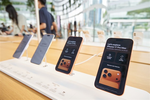 Apple and Samsung solidify their lead as only brands with over 1 billion active users
