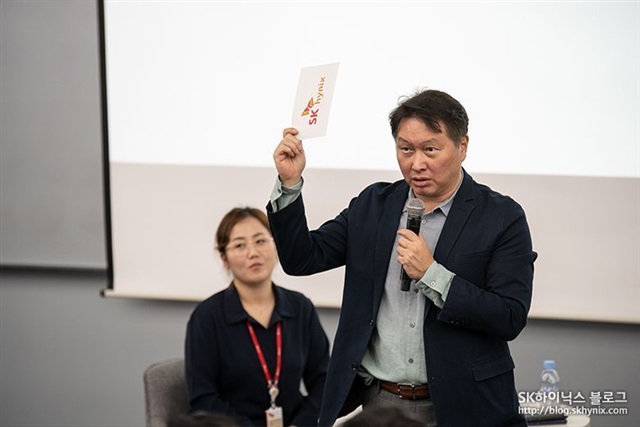 AI devours DRAM supply, SK’s Chey expands “monster chip” push