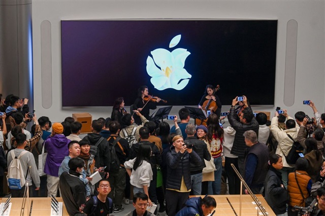Apple reshapes AI strategy by doubling down on Siri and privacy