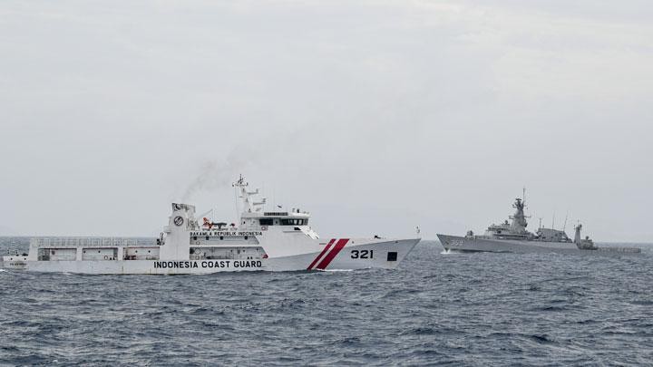 Chinese vessels retreat to border of Indonesia's EEZ in North Natuna Sea - National - The Jakarta Post