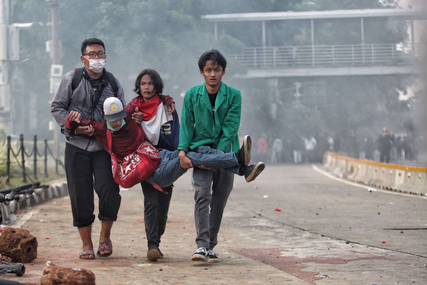 Police used 'excessive force' during omnibus Jobs Law protests: Activists - National - The Jakarta Post