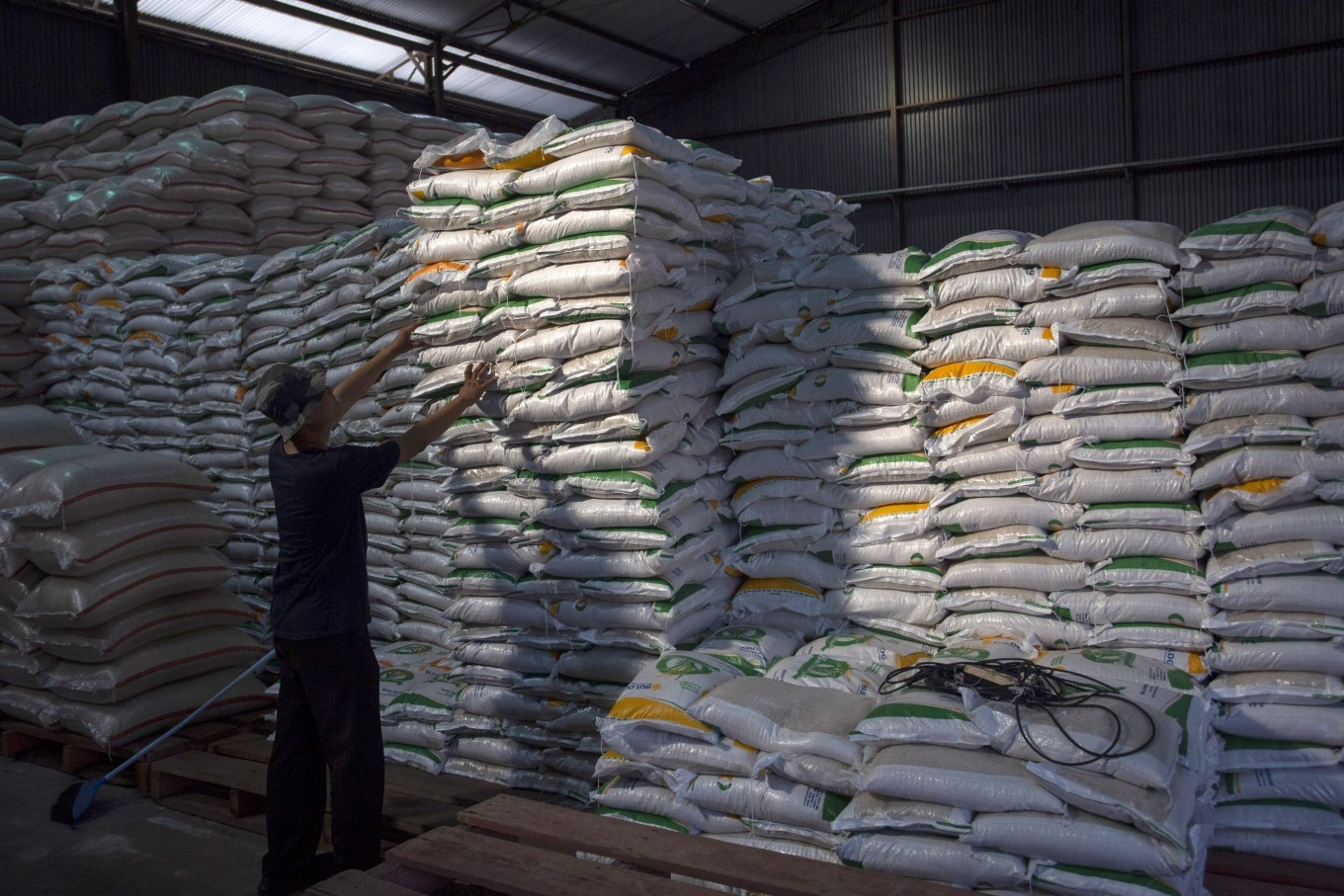 Bulog’s expanding role puts private rice millers to the test - Regulations - The Jakarta Post
