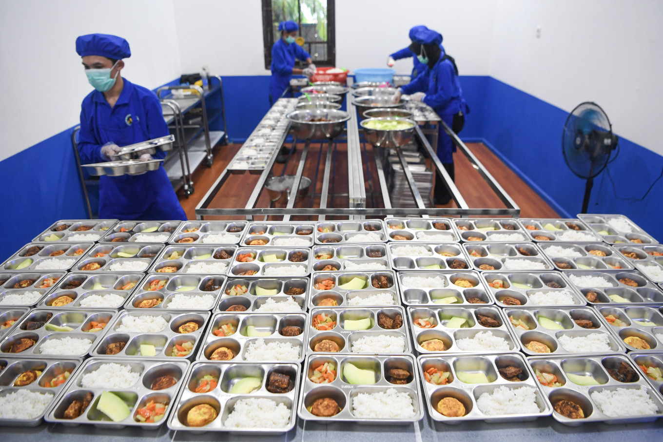 Govt mulls cutting free meal days to ease budget strain - Regulations - The Jakarta Post