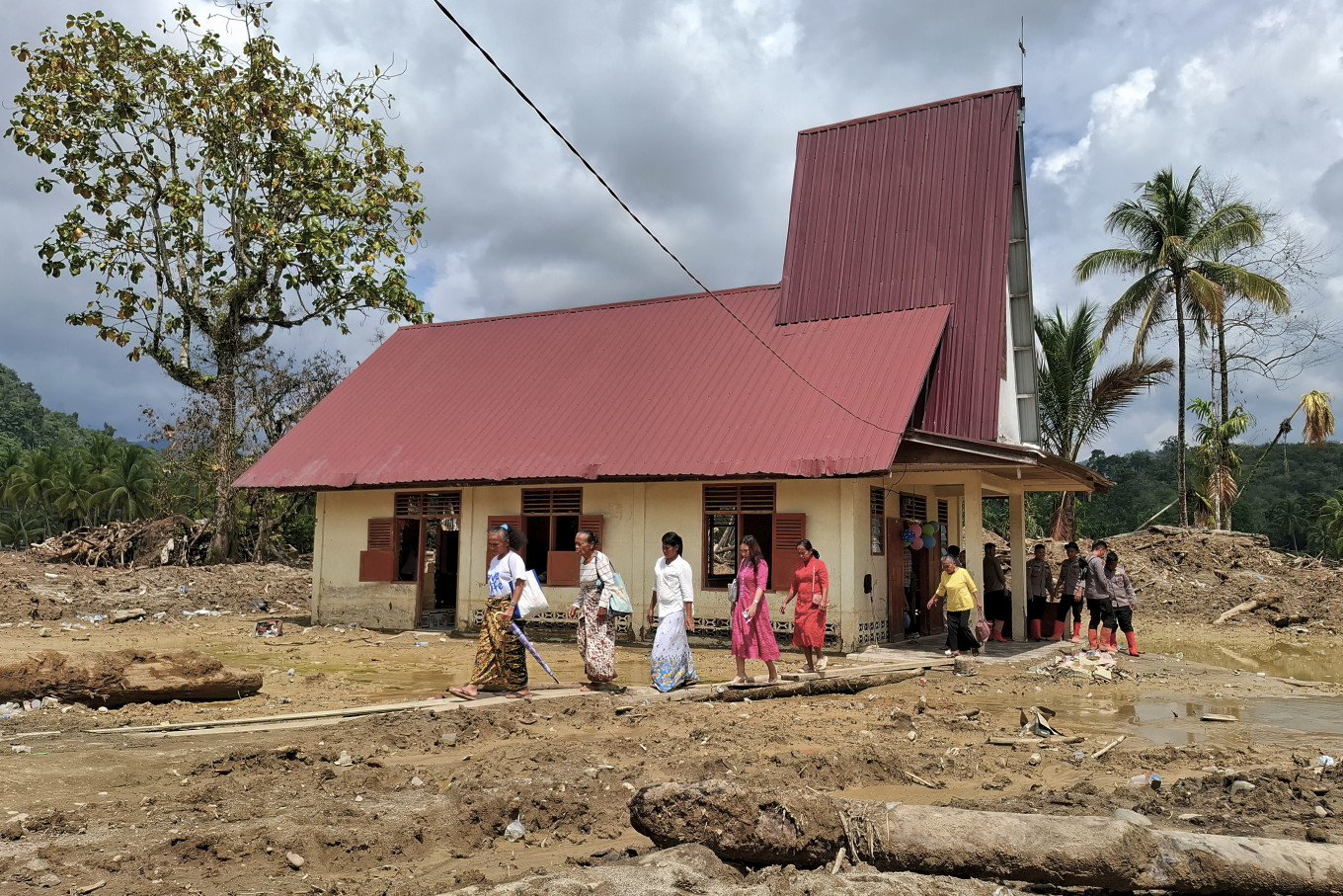 'Starting anew': Christians in disaster-struck Sumatra hold Christmas mass - Society - The Jakarta Post