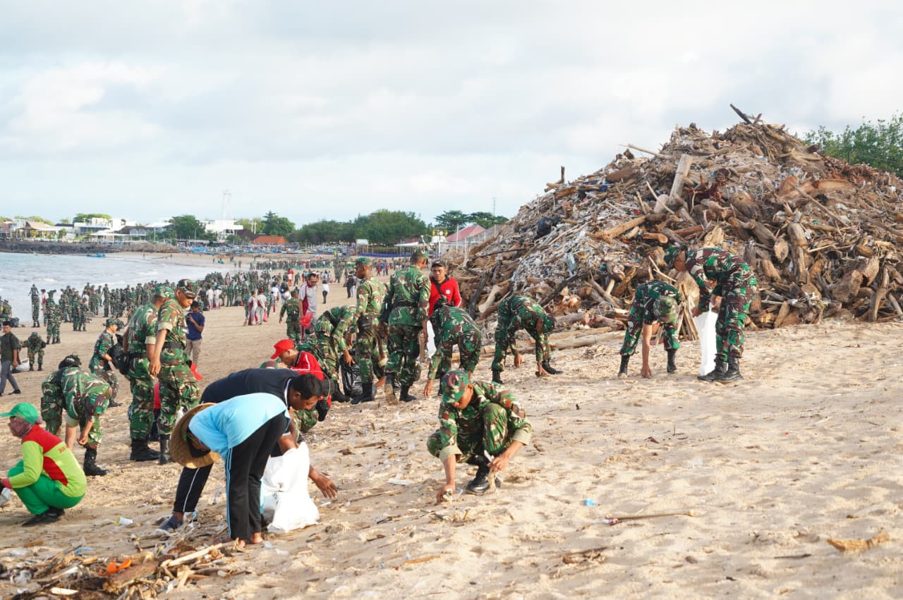 Prabowo criticism sparks major beach cleanup drive in Bali - Archipelago - The Jakarta Post
