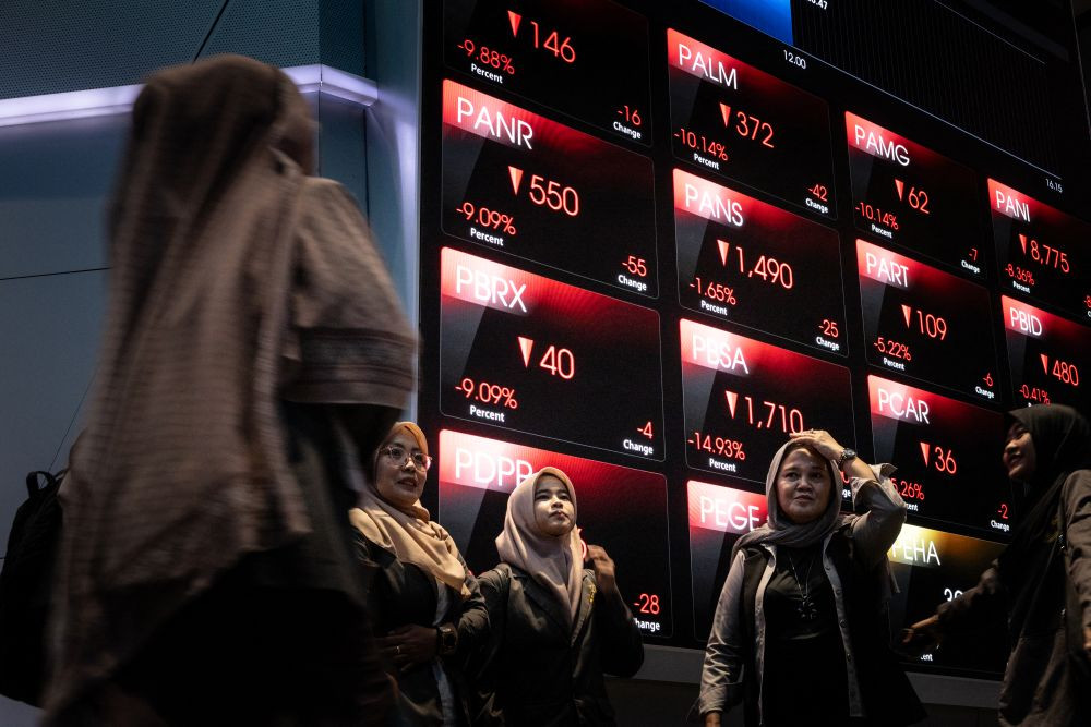 Indonesian markets slide again after Moody's cuts outlook - Markets - The Jakarta Post