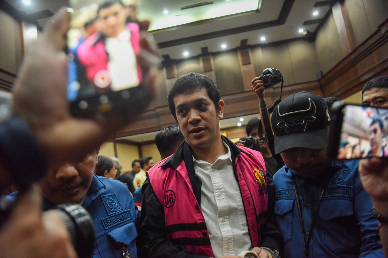 Fugitive oil tycoon under spotlight after graft verdicts - Politics - The Jakarta Post