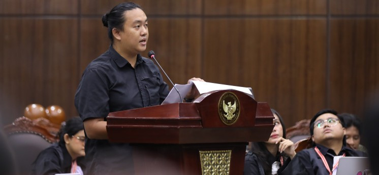Anti-militarist targeted in acid attack - Politics - The Jakarta Post