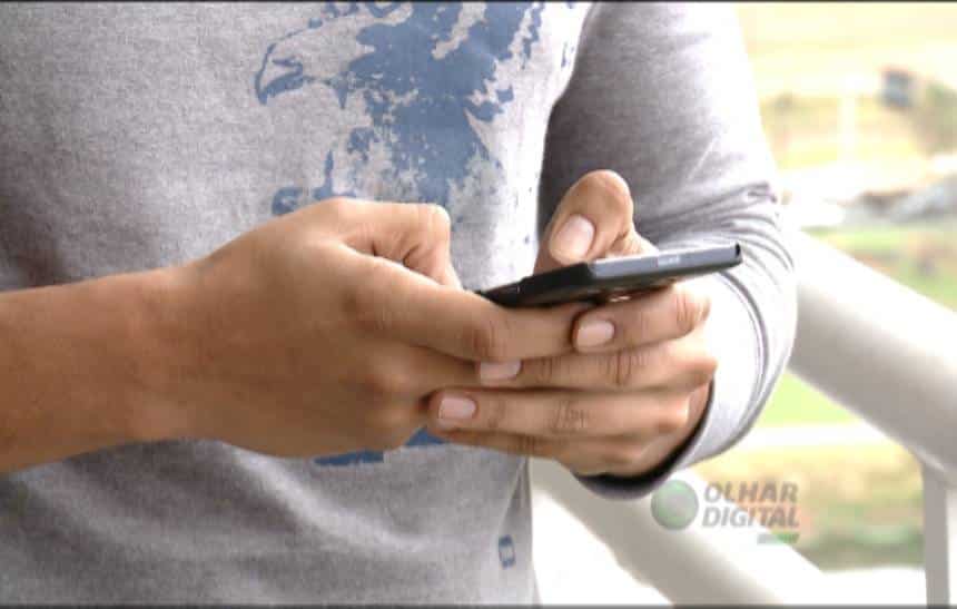 Cresce número de brasileiros que só usam celular para se conectar à internet - Olhar Digital