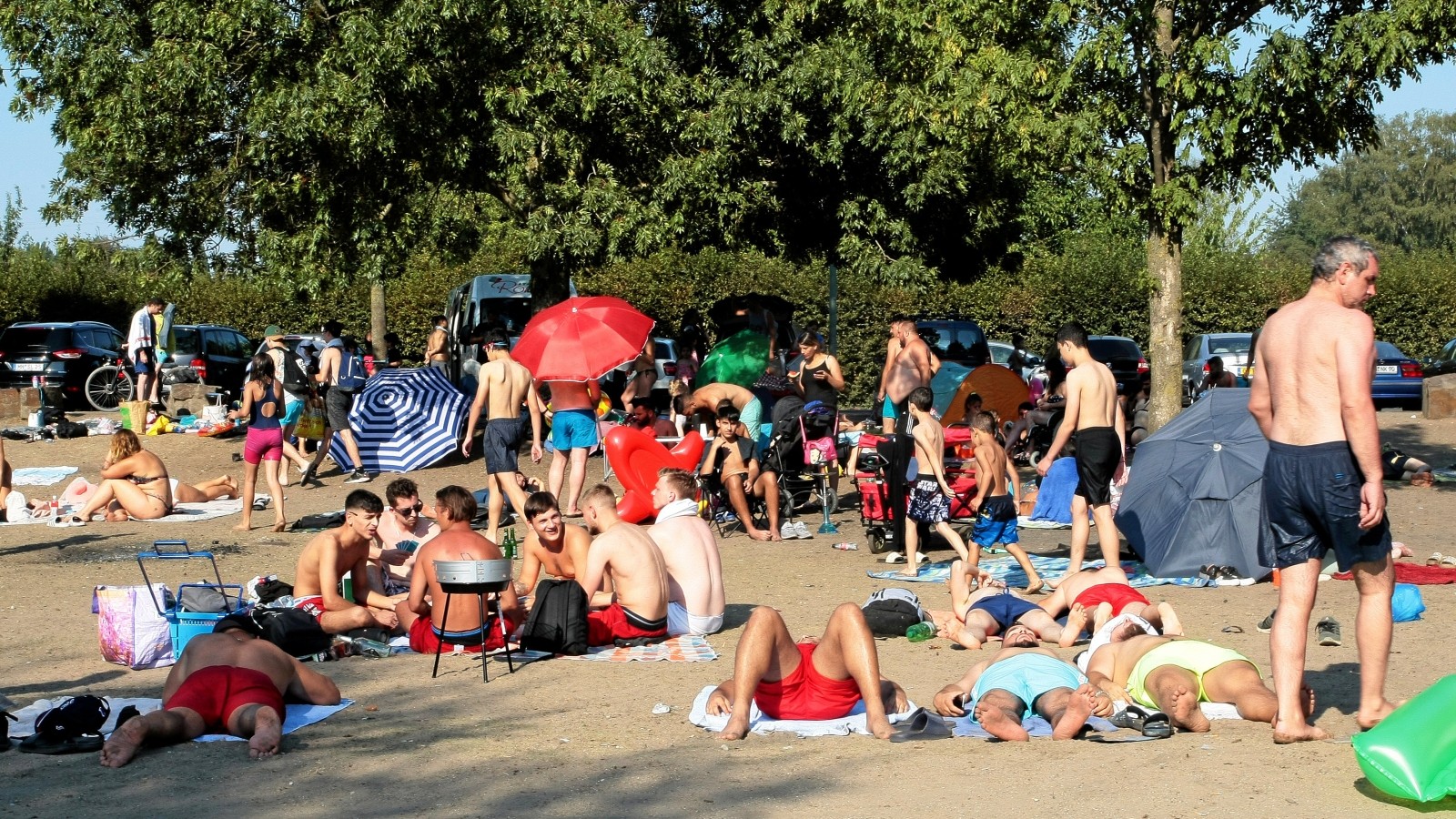 Masurensee: Duisburg sperrte Masurenallee ab: Zaun aufgebrochen