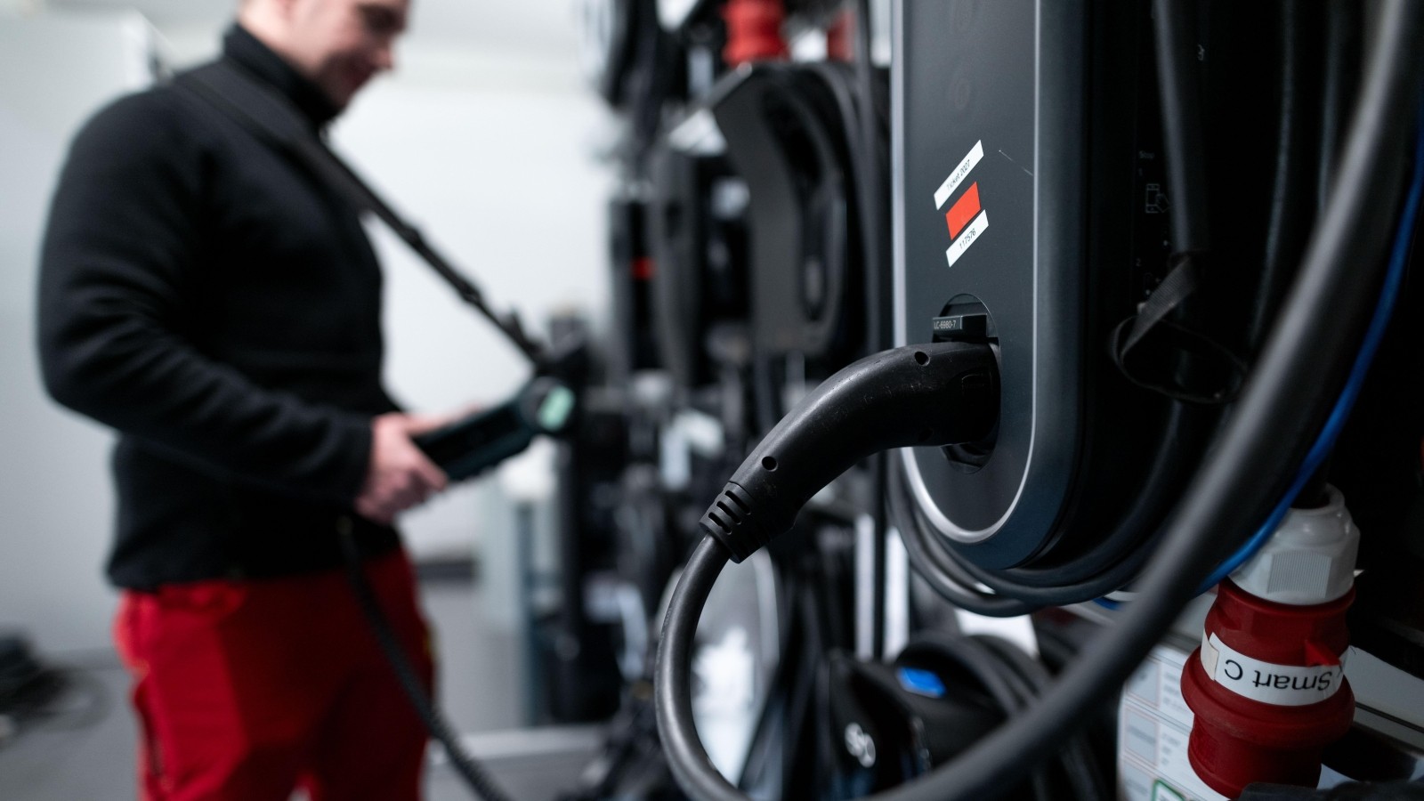Elektroauto zu Hause laden: Wallbox kaufen? Experten warnen vor böser Falle