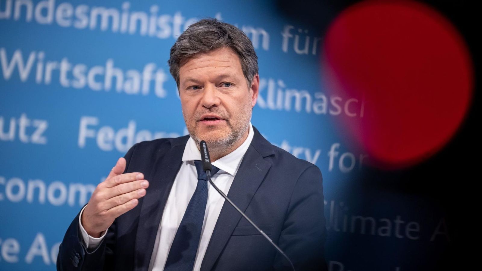 Habeck im Interview: Minister warnt vor einem entscheidenden Fehler