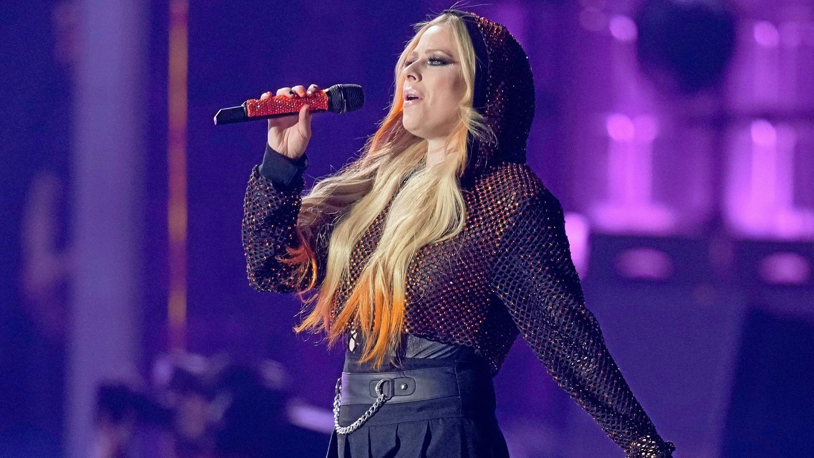 Sporthalle Hamburg: Avril Lavigne: Begeisterte Fans als gewaltiger Begleitchor