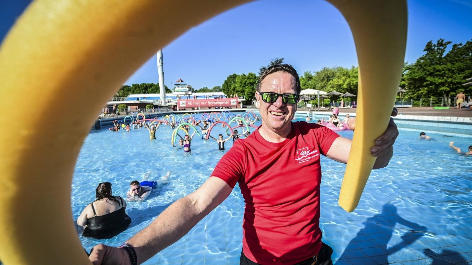 Grugabad-Saisonstart in Essen: Sonne, Musik und ein leeres Becken