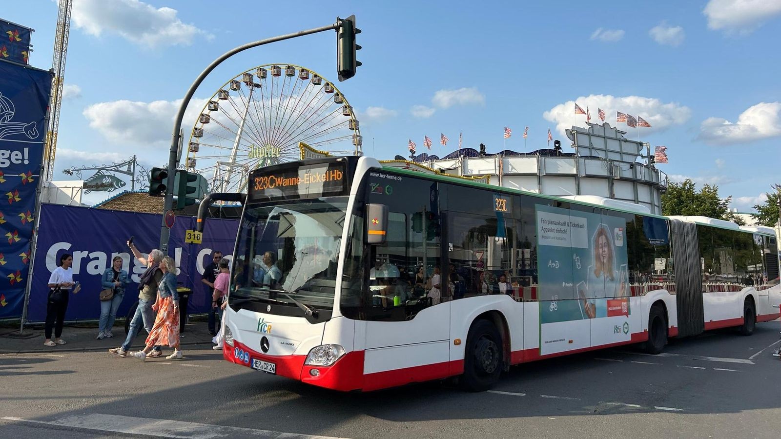 Ekelig: Immer wieder Erbrochenes in Cranger-Kirmes-Bussen