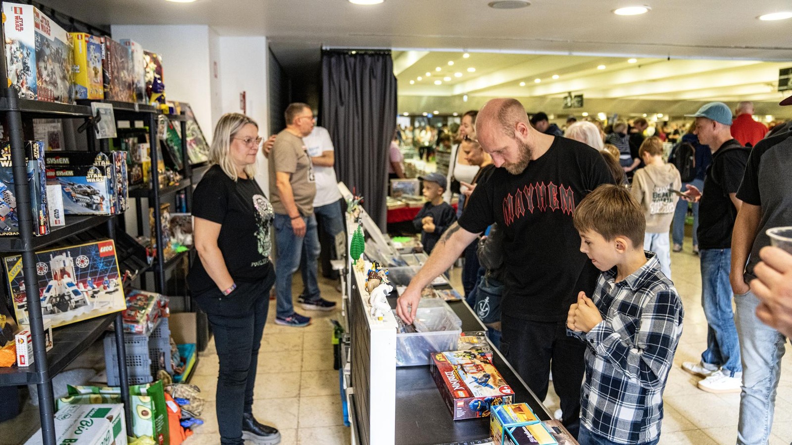 Großer Andrang bei der Lego-Börse in Essen- „Ich sammle seit 50 Jahren“