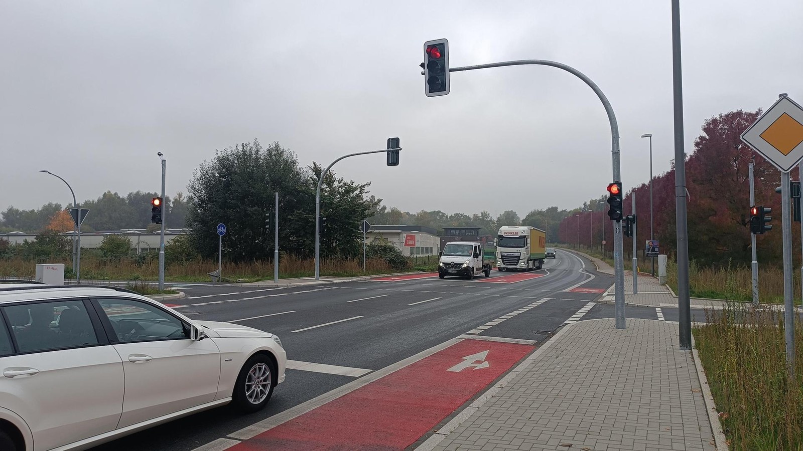 Rot für Autos, kein Fahrrad in Sicht: Frust über Ampel am RS1 in Bochum