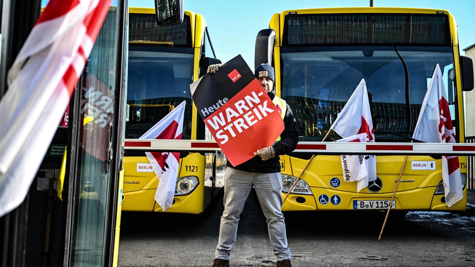 BVG-Warnstreik in Berlin: S-Bahn erweitert Angebot, Straßenbahnen fahren leer