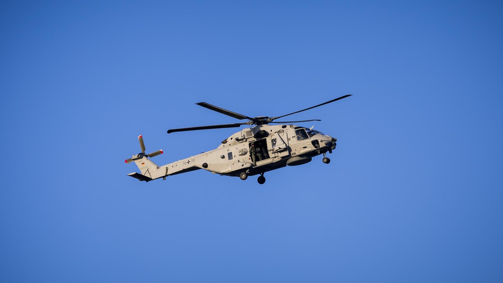 Mit Video! Militär-Hubschrauber fliegen tief über Bochum: Was es damit auf sich hat
